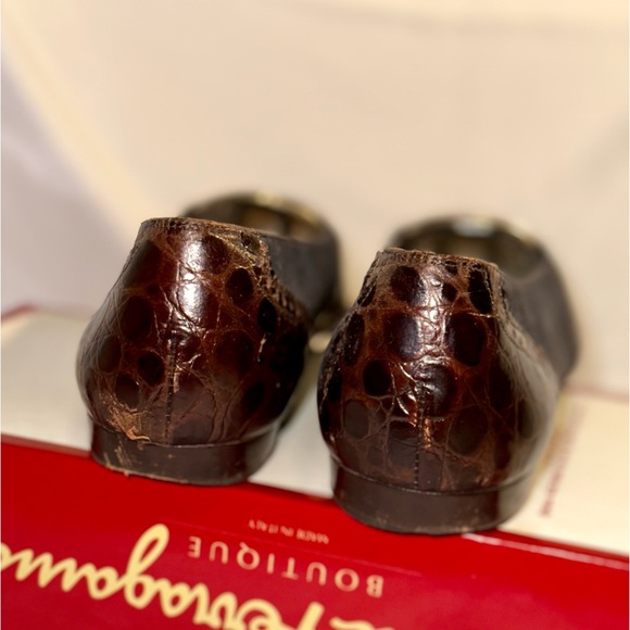 Salvatore Feeragamo Brown Crocodile & Nubuck Leather Flat Size 9 AA - Picture 3 of 5